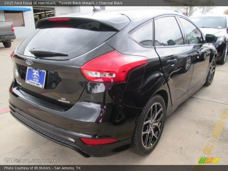 Tuxedo Black Metallic / Charcoal Black 2015 Ford Focus SE Hatchback