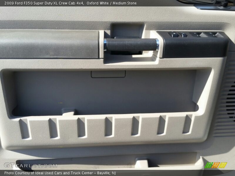Oxford White / Medium Stone 2009 Ford F350 Super Duty XL Crew Cab 4x4