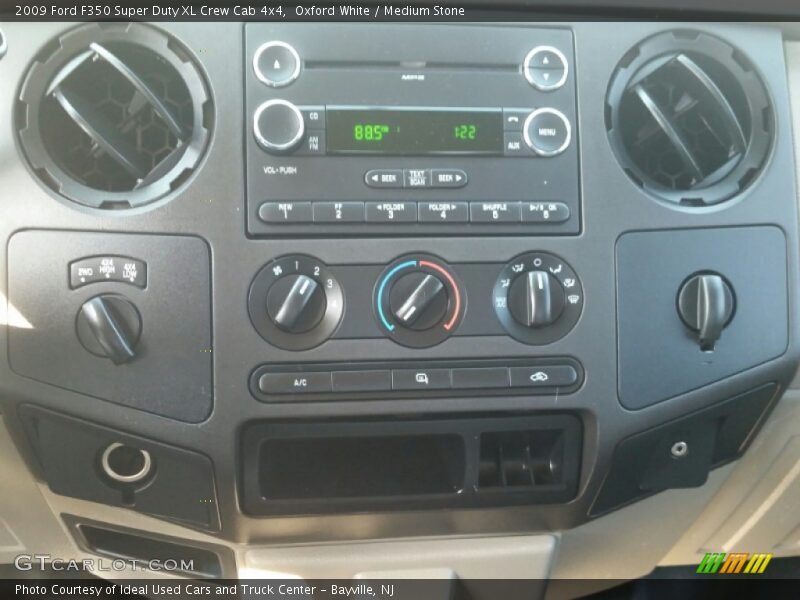 Oxford White / Medium Stone 2009 Ford F350 Super Duty XL Crew Cab 4x4