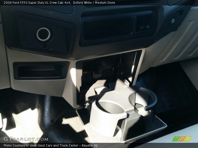 Oxford White / Medium Stone 2009 Ford F350 Super Duty XL Crew Cab 4x4