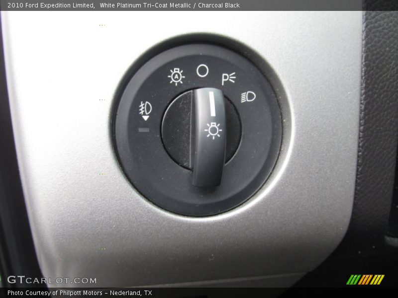 White Platinum Tri-Coat Metallic / Charcoal Black 2010 Ford Expedition Limited