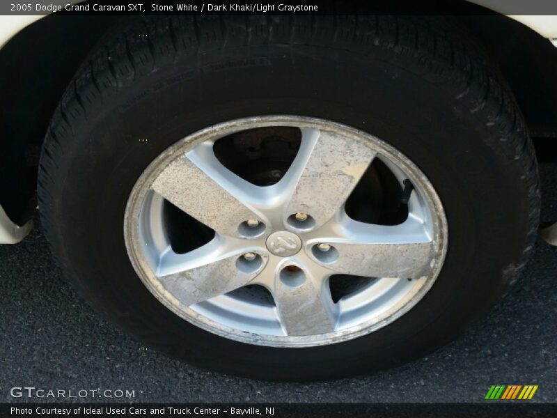 Stone White / Dark Khaki/Light Graystone 2005 Dodge Grand Caravan SXT