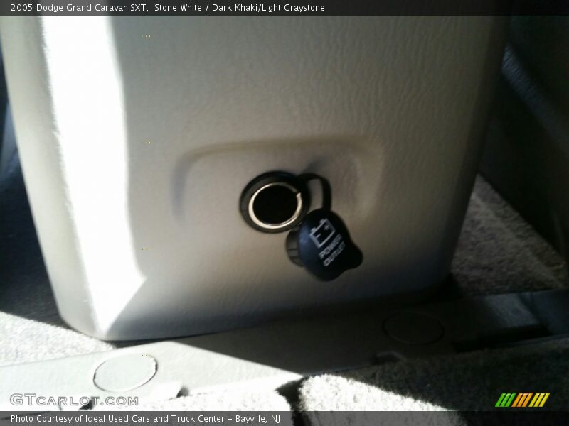 Stone White / Dark Khaki/Light Graystone 2005 Dodge Grand Caravan SXT