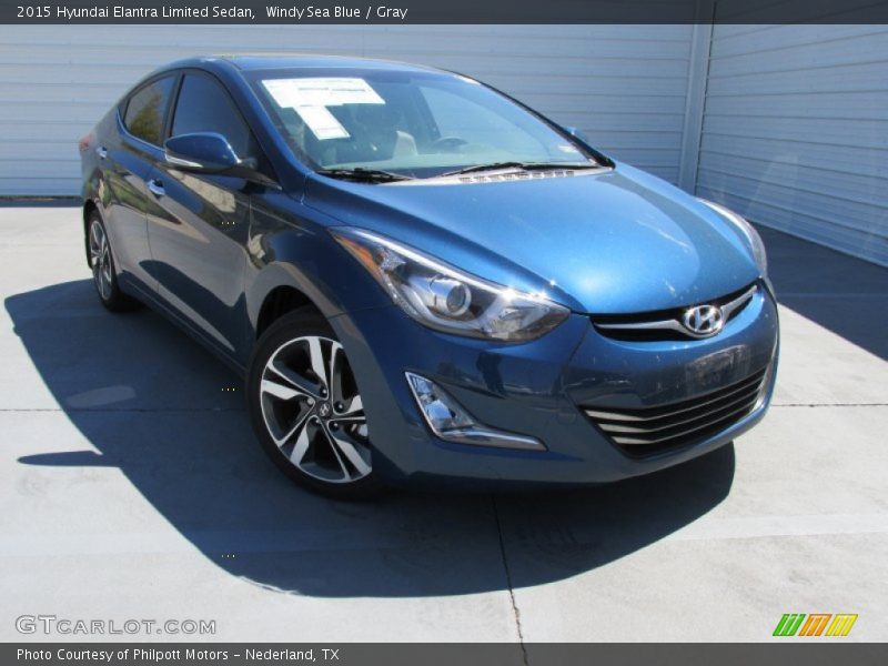 Front 3/4 View of 2015 Elantra Limited Sedan
