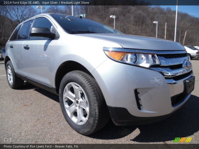 Front 3/4 View of 2014 Edge SE AWD