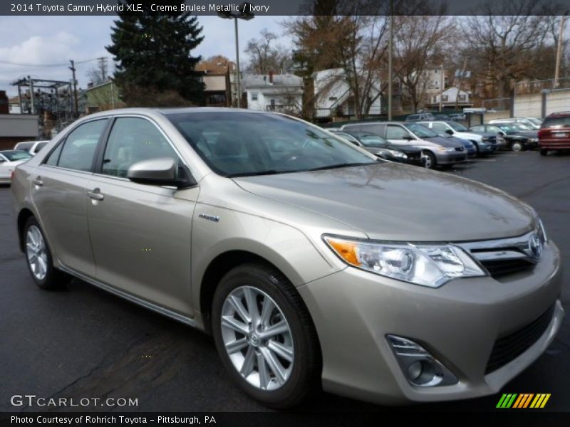 Front 3/4 View of 2014 Camry Hybrid XLE