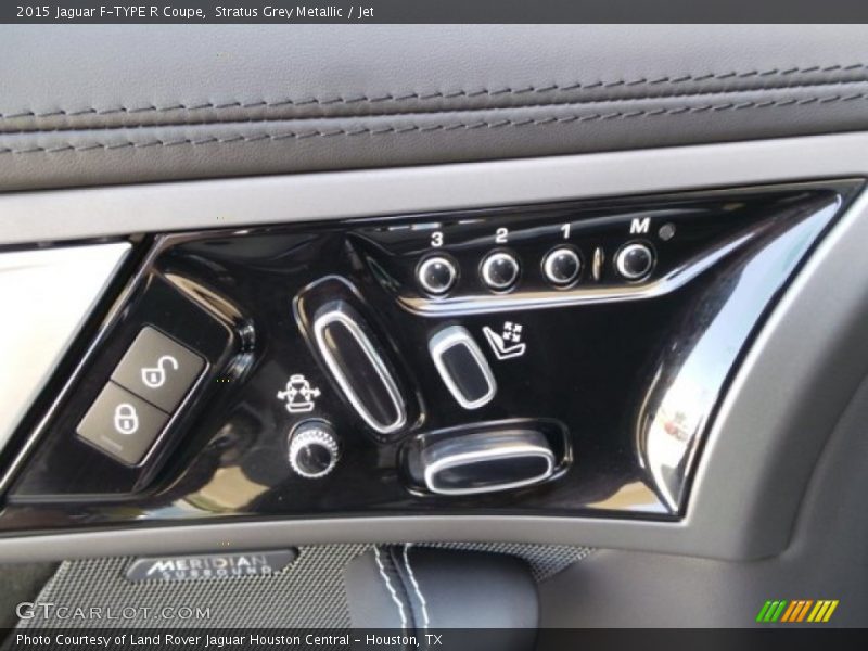 Controls of 2015 F-TYPE R Coupe
