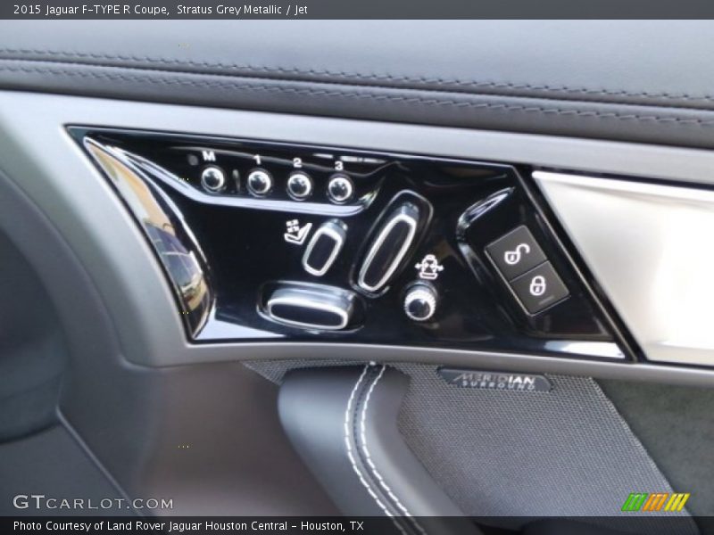 Controls of 2015 F-TYPE R Coupe