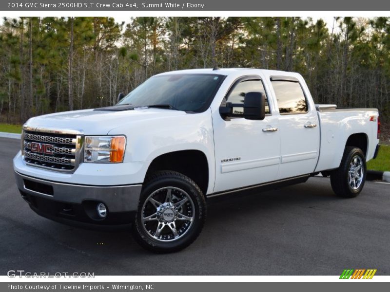 Front 3/4 View of 2014 Sierra 2500HD SLT Crew Cab 4x4