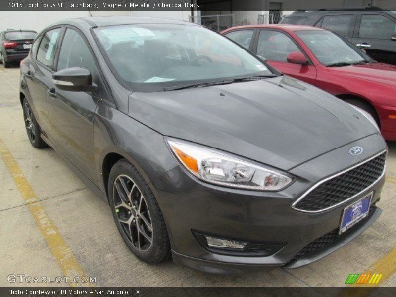 Magnetic Metallic / Charcoal Black 2015 Ford Focus SE Hatchback