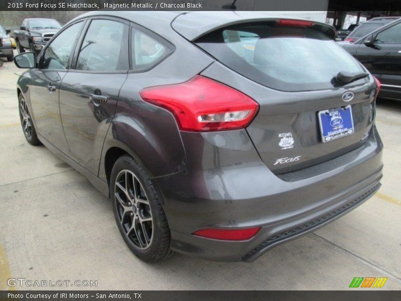 Magnetic Metallic / Charcoal Black 2015 Ford Focus SE Hatchback