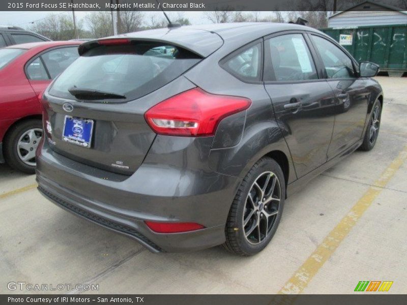 Magnetic Metallic / Charcoal Black 2015 Ford Focus SE Hatchback