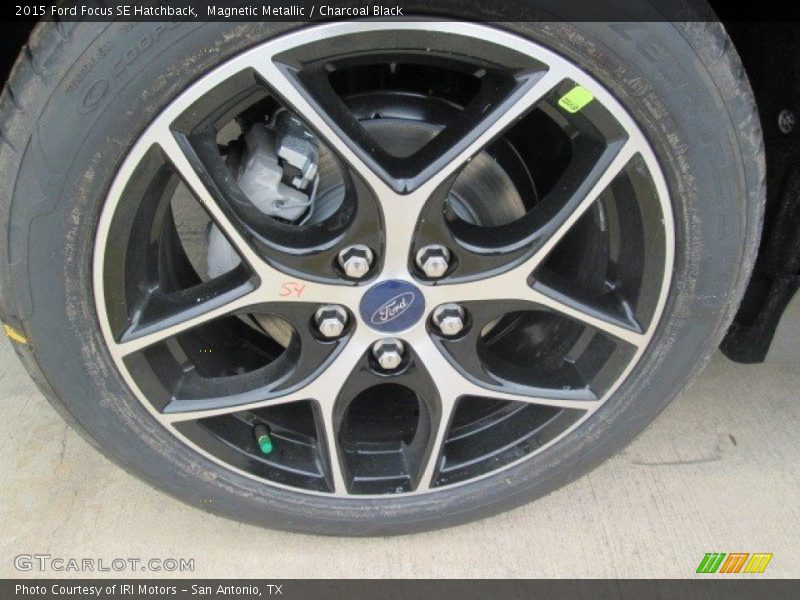 Magnetic Metallic / Charcoal Black 2015 Ford Focus SE Hatchback