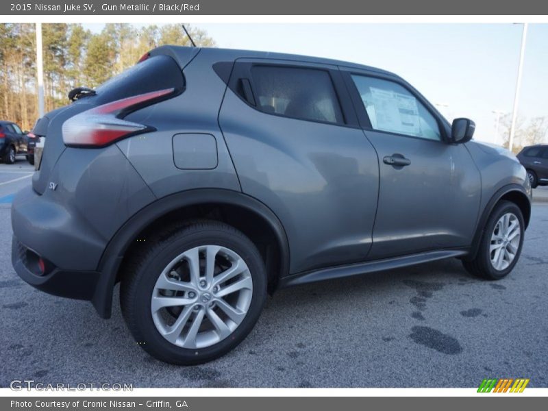 Gun Metallic / Black/Red 2015 Nissan Juke SV