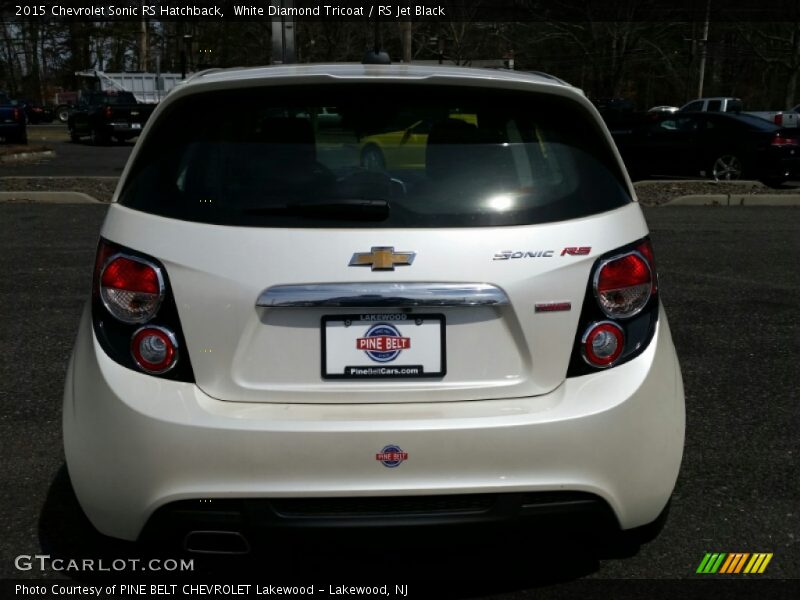 White Diamond Tricoat / RS Jet Black 2015 Chevrolet Sonic RS Hatchback