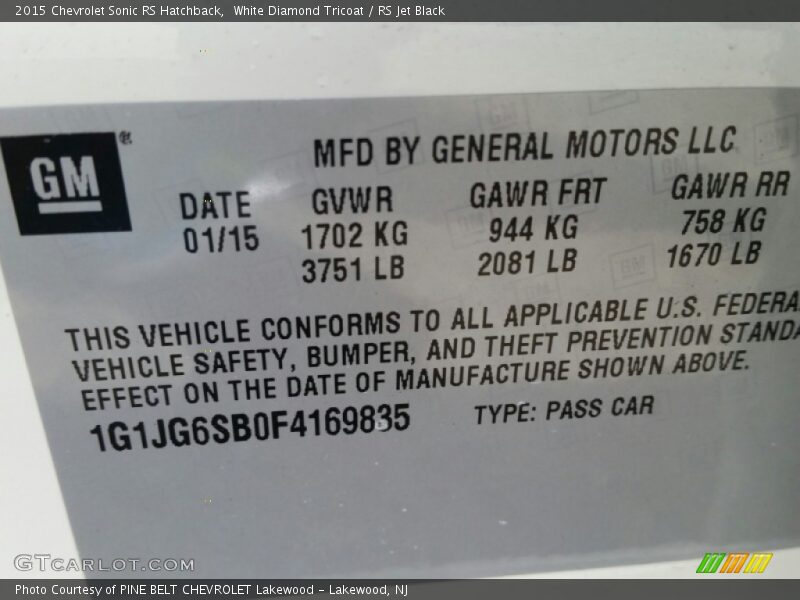 White Diamond Tricoat / RS Jet Black 2015 Chevrolet Sonic RS Hatchback