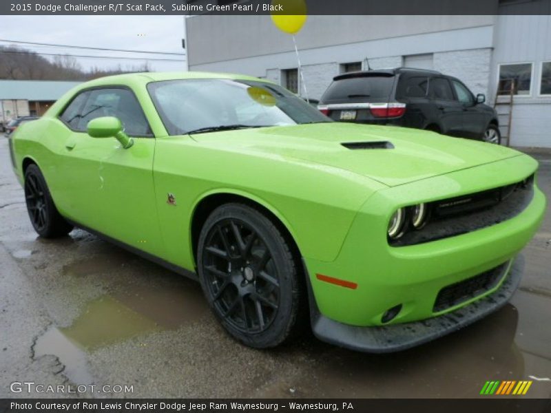 Front 3/4 View of 2015 Challenger R/T Scat Pack