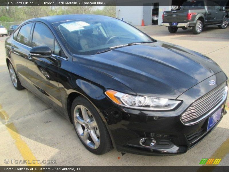 Tuxedo Black Metallic / Charcoal Black 2015 Ford Fusion SE