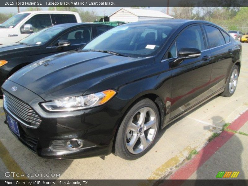 Tuxedo Black Metallic / Charcoal Black 2015 Ford Fusion SE