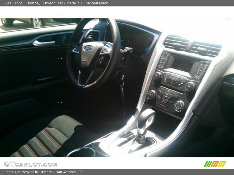 Tuxedo Black Metallic / Charcoal Black 2015 Ford Fusion SE