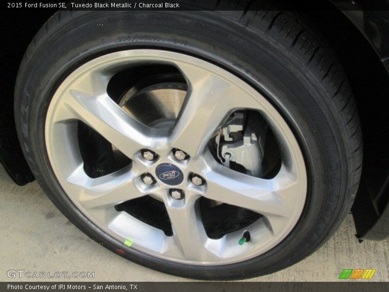 Tuxedo Black Metallic / Charcoal Black 2015 Ford Fusion SE