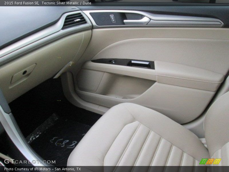 Tectonic Silver Metallic / Dune 2015 Ford Fusion SE