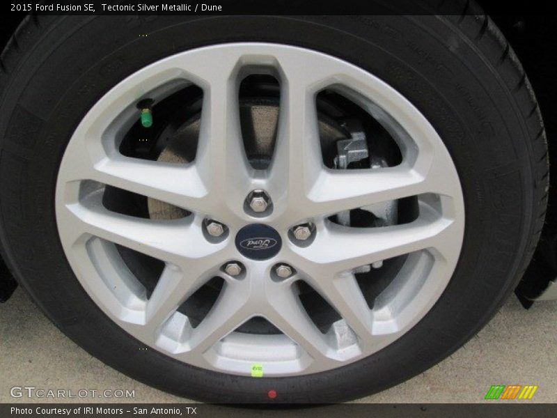 Tectonic Silver Metallic / Dune 2015 Ford Fusion SE