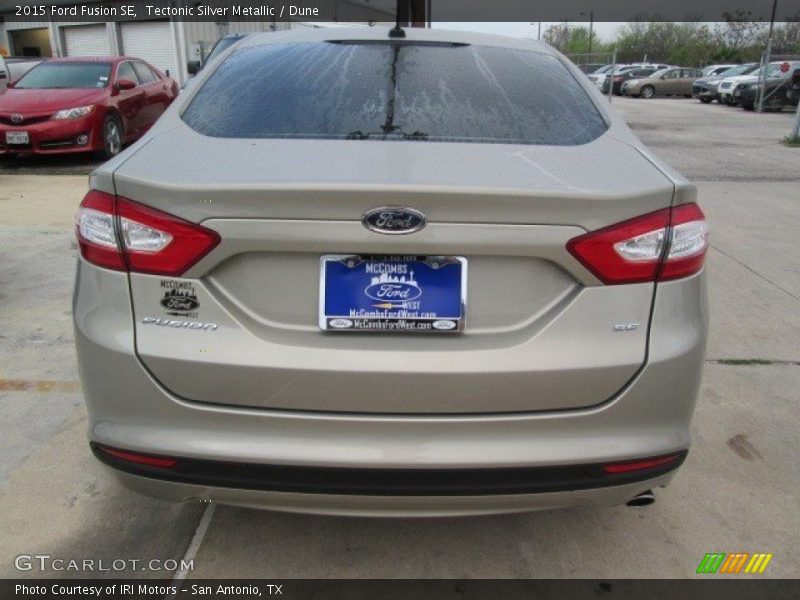 Tectonic Silver Metallic / Dune 2015 Ford Fusion SE