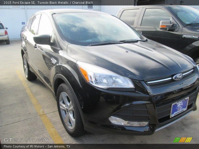 Tuxedo Black Metallic / Charcoal Black 2015 Ford Escape SE