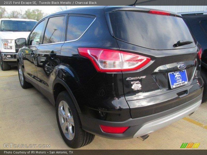 Tuxedo Black Metallic / Charcoal Black 2015 Ford Escape SE