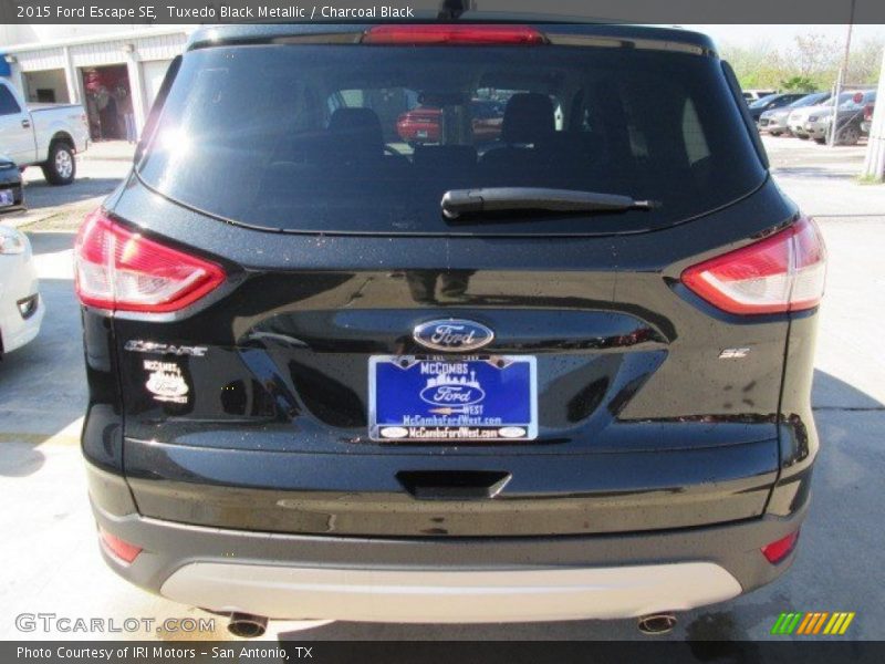Tuxedo Black Metallic / Charcoal Black 2015 Ford Escape SE