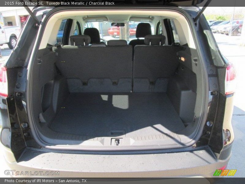 Tuxedo Black Metallic / Charcoal Black 2015 Ford Escape SE