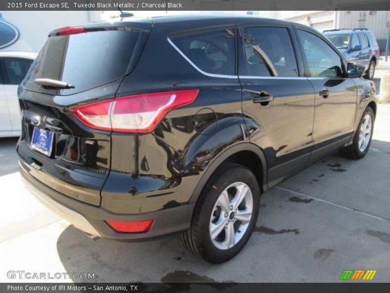 Tuxedo Black Metallic / Charcoal Black 2015 Ford Escape SE