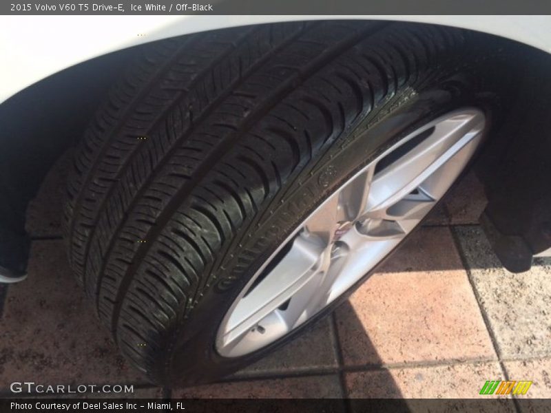 Ice White / Off-Black 2015 Volvo V60 T5 Drive-E