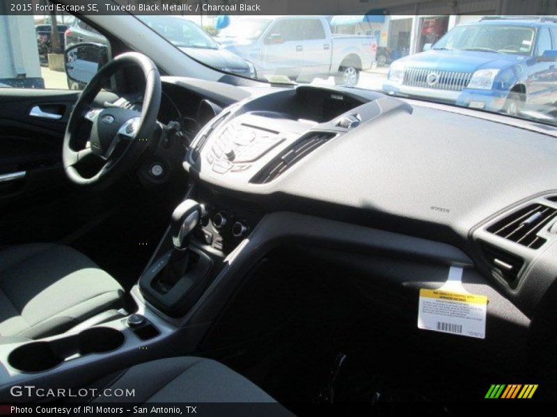 Tuxedo Black Metallic / Charcoal Black 2015 Ford Escape SE