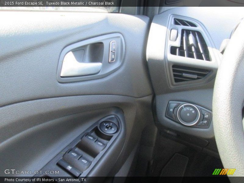Tuxedo Black Metallic / Charcoal Black 2015 Ford Escape SE