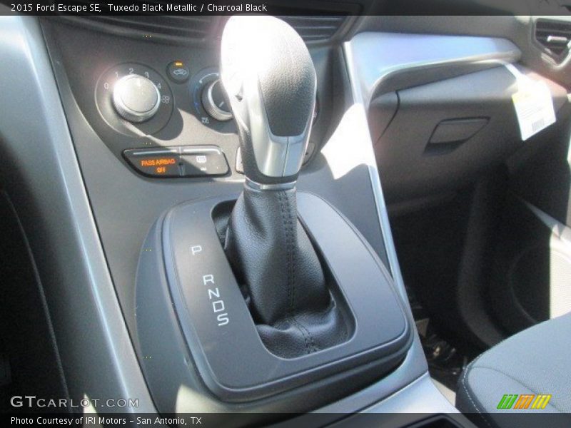 Tuxedo Black Metallic / Charcoal Black 2015 Ford Escape SE