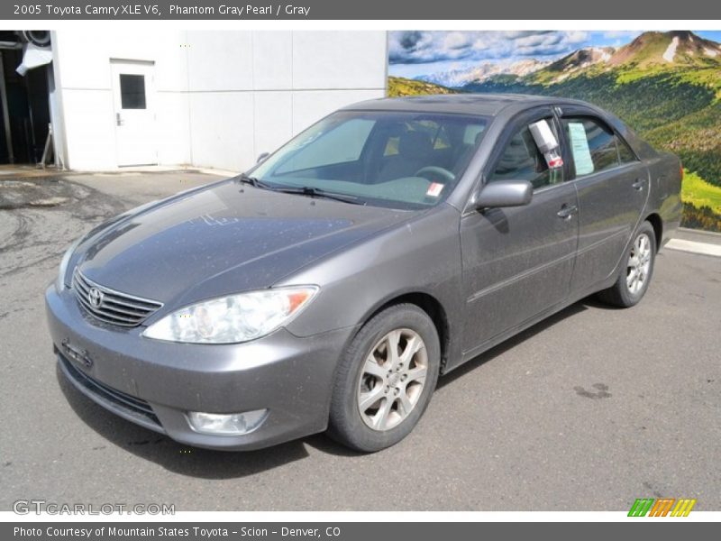 Front 3/4 View of 2005 Camry XLE V6