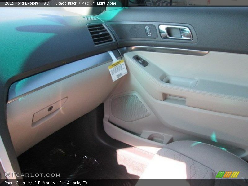 Tuxedo Black / Medium Light Stone 2015 Ford Explorer FWD