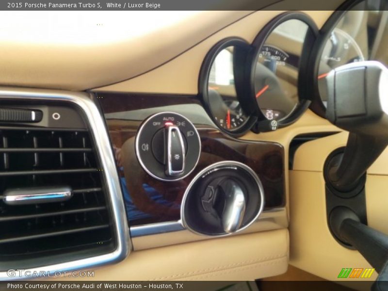 Controls of 2015 Panamera Turbo S