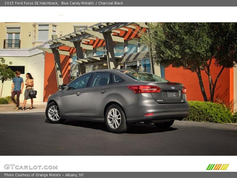 Blue Candy Metallic / Charcoal Black 2015 Ford Focus SE Hatchback