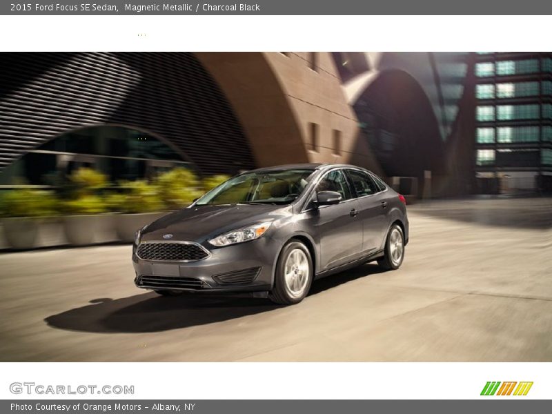 Magnetic Metallic / Charcoal Black 2015 Ford Focus SE Sedan