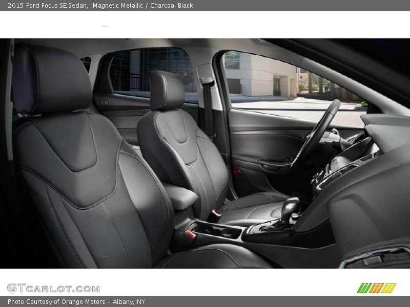 Magnetic Metallic / Charcoal Black 2015 Ford Focus SE Sedan