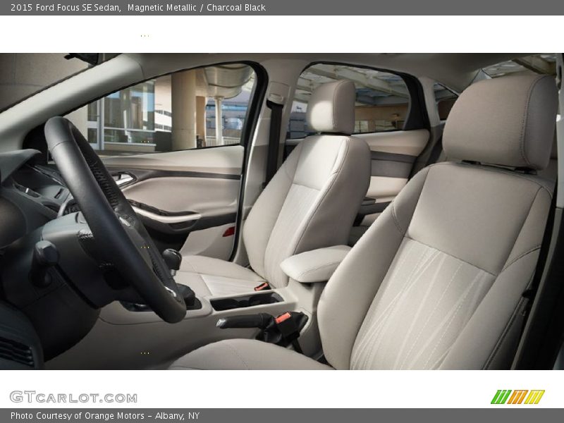 Magnetic Metallic / Charcoal Black 2015 Ford Focus SE Sedan