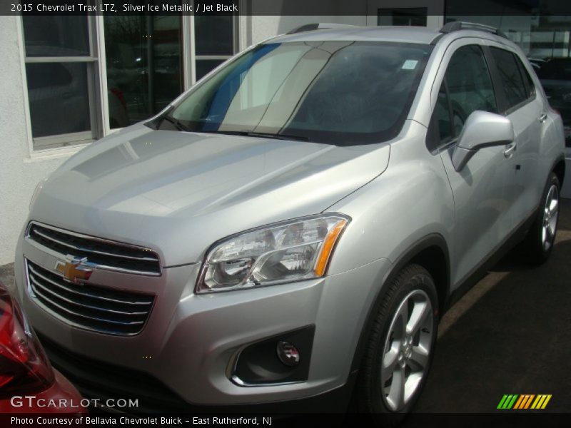 Front 3/4 View of 2015 Trax LTZ