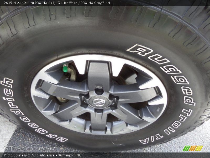 Glacier White / PRO-4X Gray/Steel 2015 Nissan Xterra PRO-4X 4x4