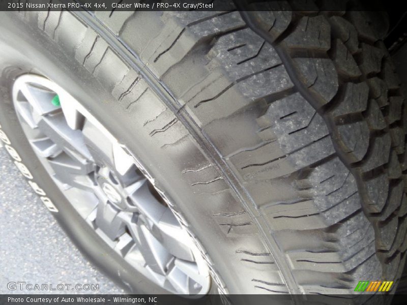 Glacier White / PRO-4X Gray/Steel 2015 Nissan Xterra PRO-4X 4x4