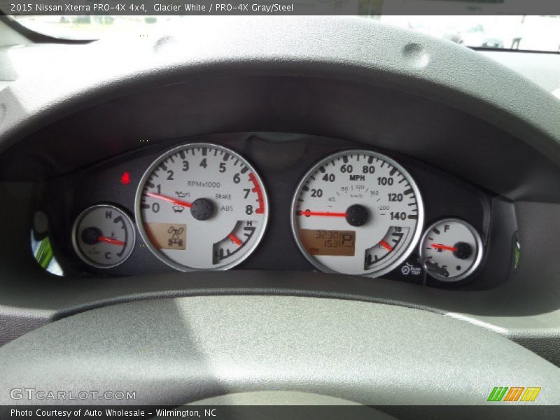 Glacier White / PRO-4X Gray/Steel 2015 Nissan Xterra PRO-4X 4x4