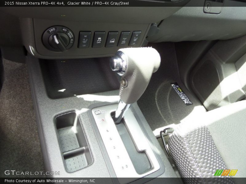 Glacier White / PRO-4X Gray/Steel 2015 Nissan Xterra PRO-4X 4x4