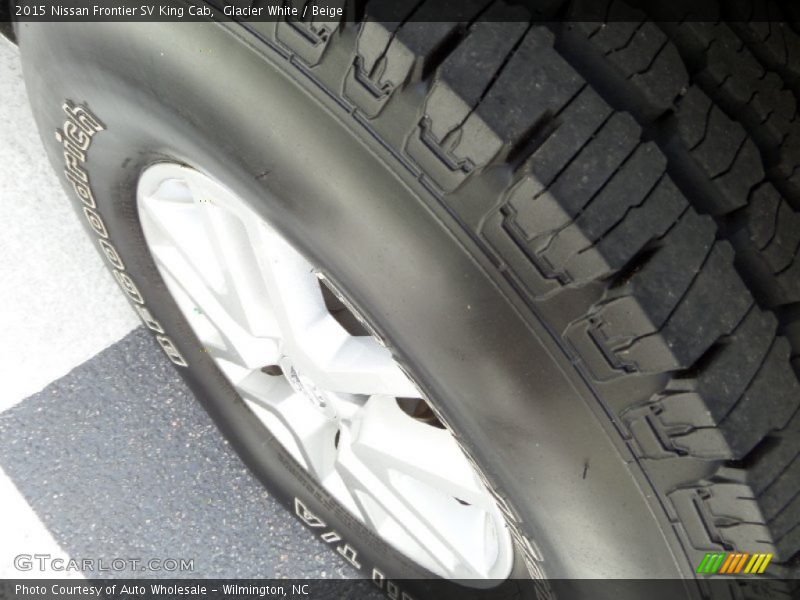 Glacier White / Beige 2015 Nissan Frontier SV King Cab